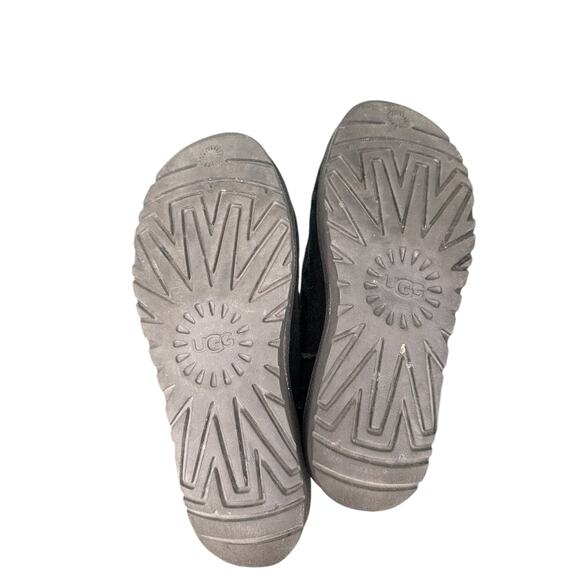 Ugg Black Women's Suede Sherpa Lined Classic Mini Rubber Logo Boot Size 9 - Picture 11 of 11